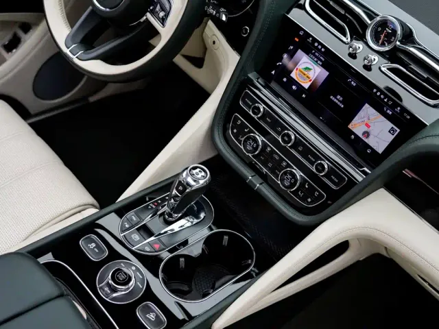 Bentley Bentayga — Фото автомобиля 17