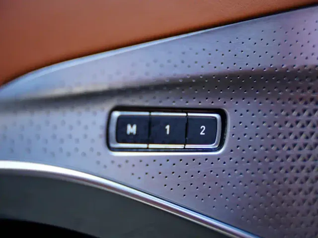 Lotus Emira — Фото автомобиля 17