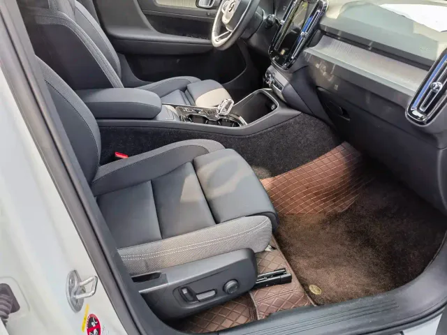 Volvo XC40 — Фото автомобиля 17