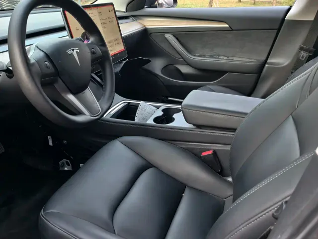 Tesla Model 3 — Фото автомобиля 11