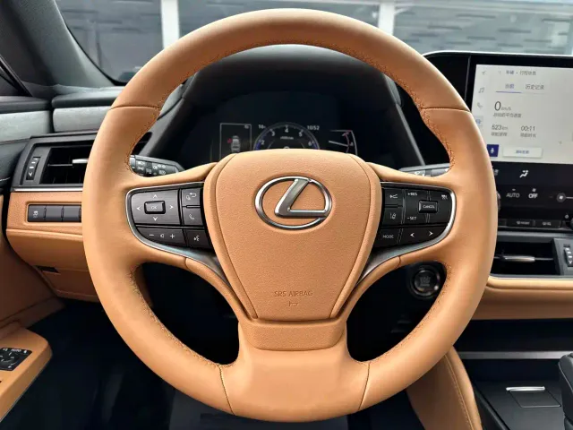 Lexus ES — Фото автомобиля 7