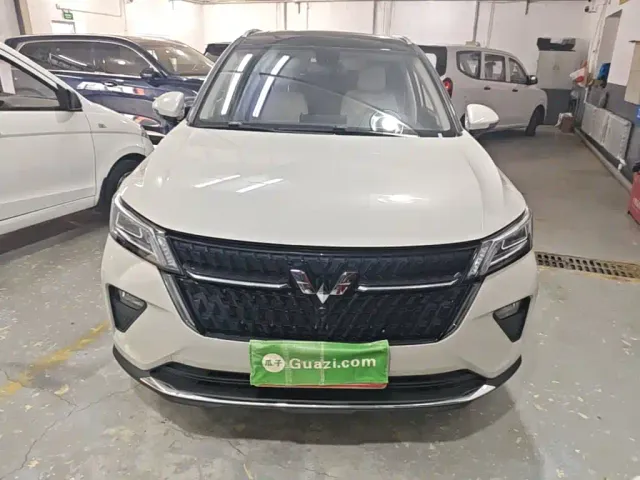 Wuling Asta — Фото автомобиля 2