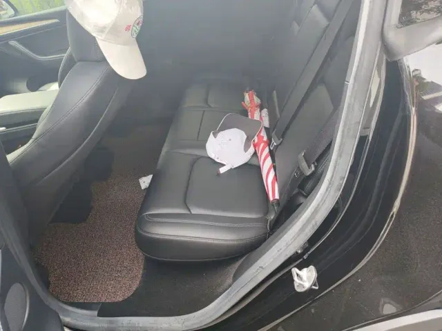 Tesla Model Y — Фото автомобиля 14