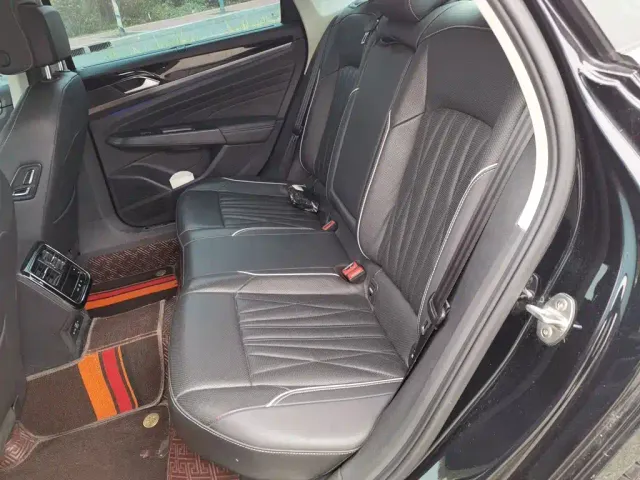 Volkswagen Passat — Фото автомобиля 14