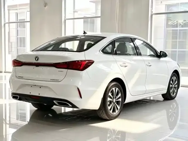 Changan Eado — Фото автомобиля 7