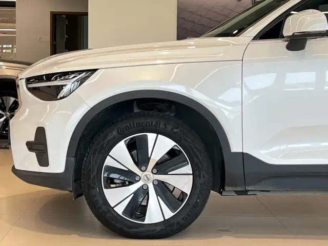 Volvo XC40 — Фото автомобиля 3