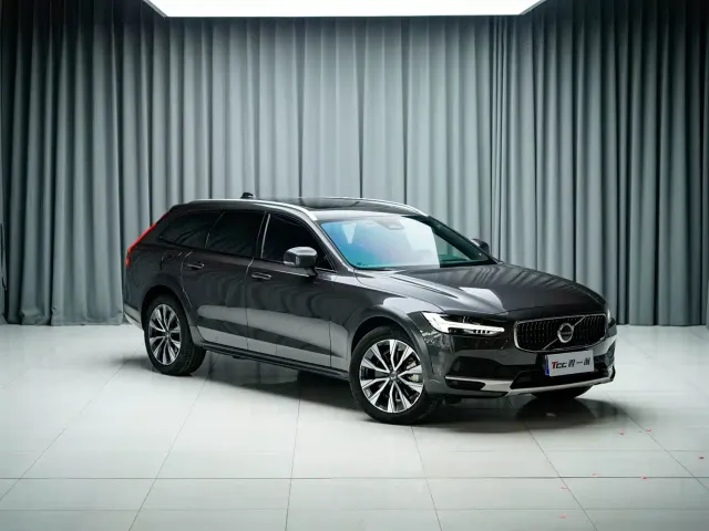 Volvo V90 — Фото автомобиля 4