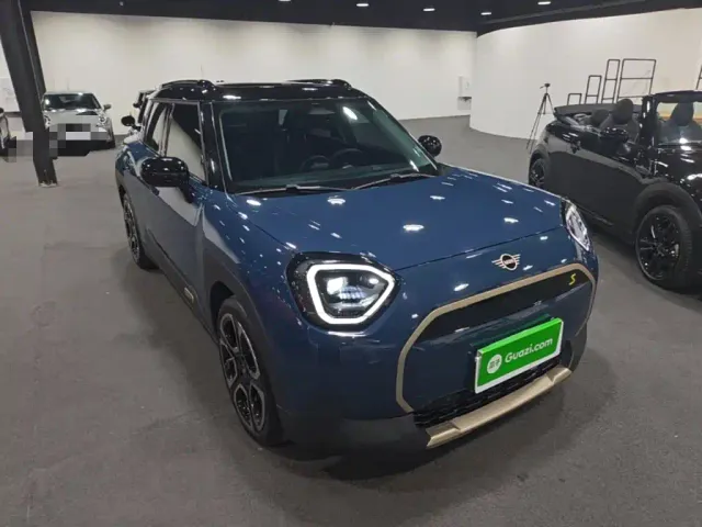 MINI Electric MINI ACEMAN — Фото автомобиля 3