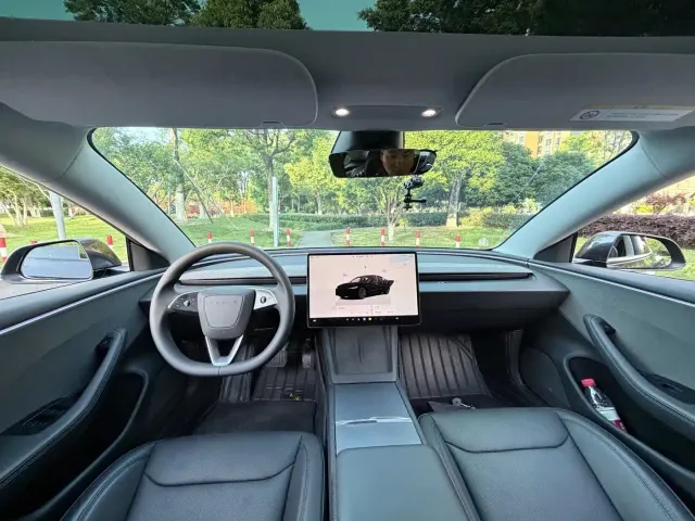 Tesla Model 3 — Фото автомобиля 7