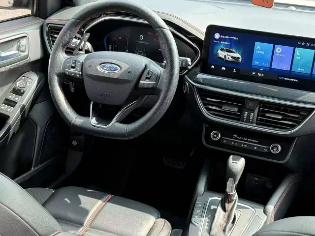 Ford Focus — Фото автомобиля 4