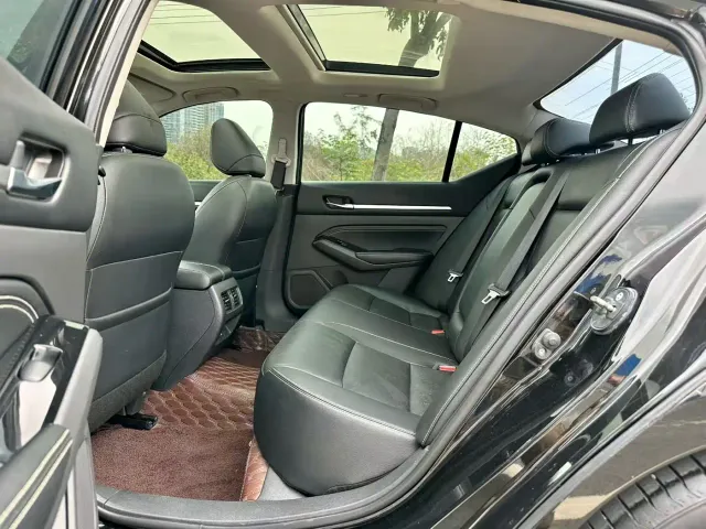 Nissan Teana — Фото автомобиля 8