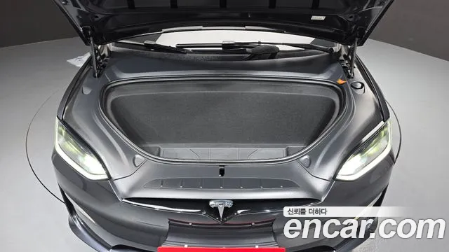 Tesla Model X — Фото автомобиля 9