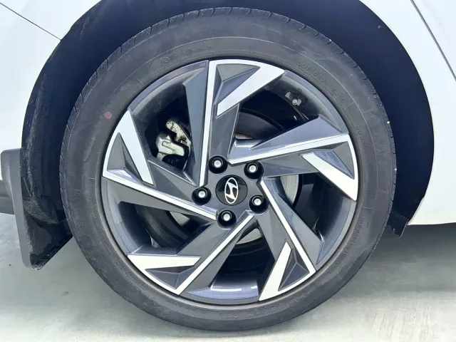Hyundai Elantra — Фото автомобиля 21