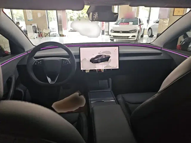 Tesla Model 3 — Фото автомобиля 5