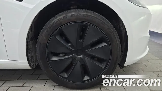 Tesla Model 3 — Фото автомобиля 20