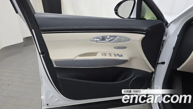 Genesis GV70 — Фото автомобиля 13