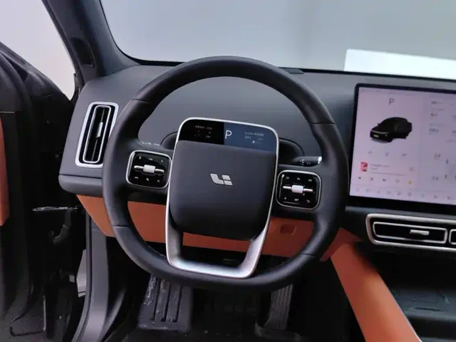 Li Auto L6 — Фото автомобиля 15