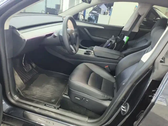 Tesla Model Y — Фото автомобиля 14