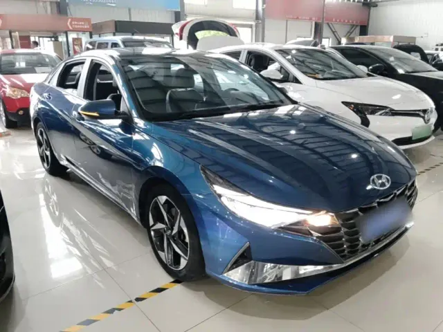 Hyundai Elantra — Фото автомобиля 3
