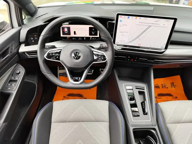 Volkswagen Golf — Фото автомобиля 3