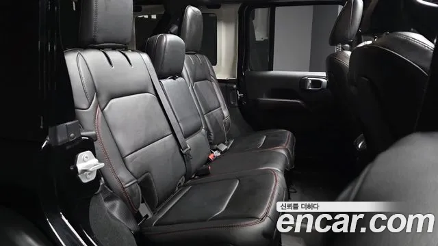 Jeep Wrangler — Фото автомобиля 18