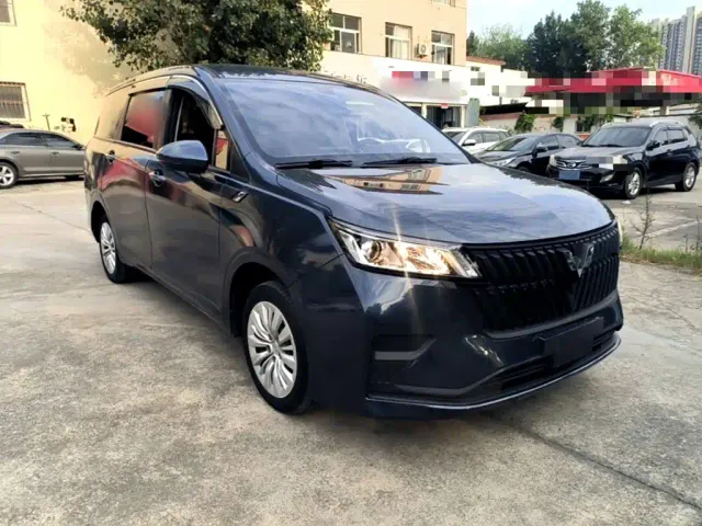 Wuling Jiachen — Фото автомобиля 3