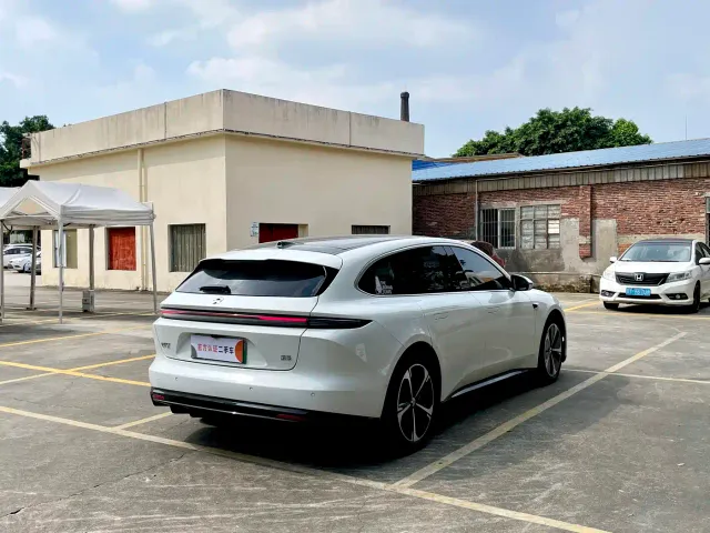 Nio ET5 Touring — Фото автомобиля 6