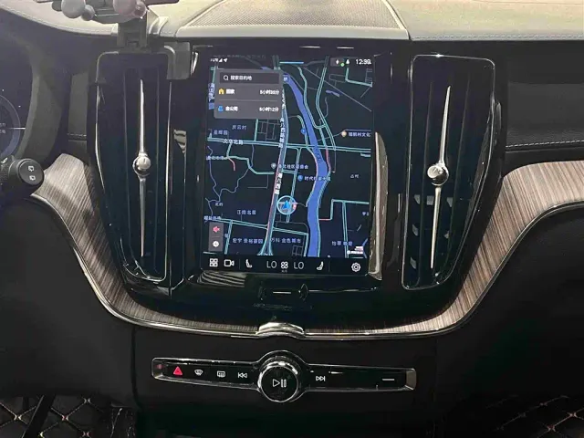 Volvo XC60 — Фото автомобиля 15