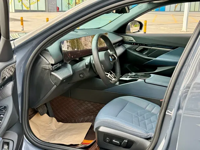 BMW 5 Series — Фото автомобиля 4