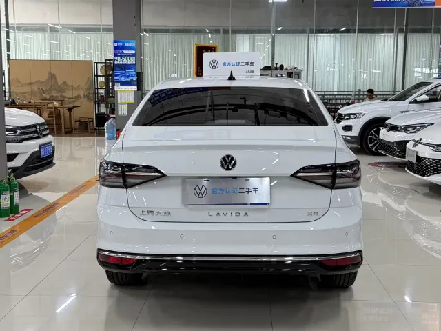Volkswagen Lavida — Фото автомобиля 5