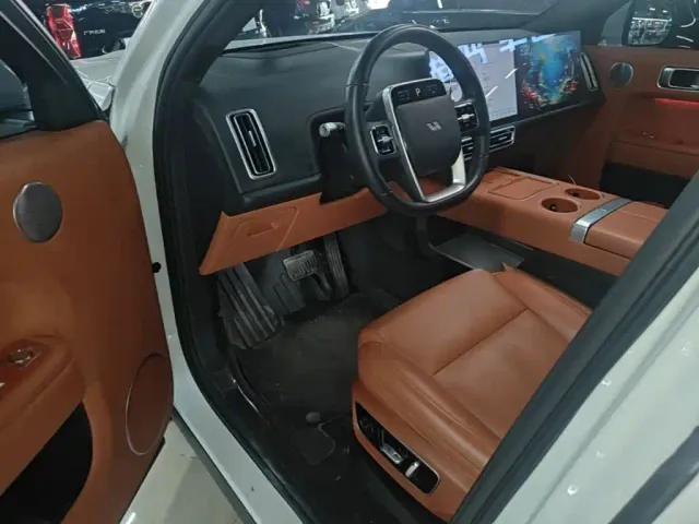Li Auto L7 — Фото автомобиля 14