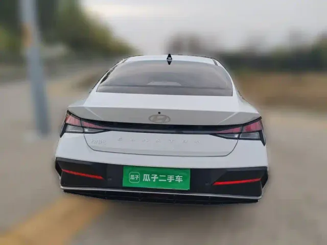 Hyundai Elantra — Фото автомобиля 3