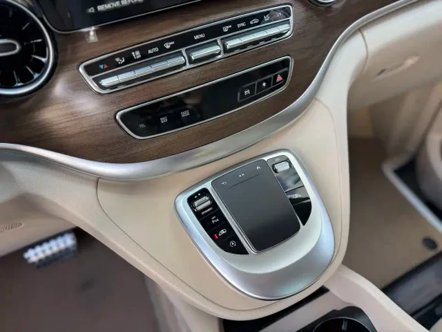 Mercedes-Benz V-Class — Фото автомобиля 14