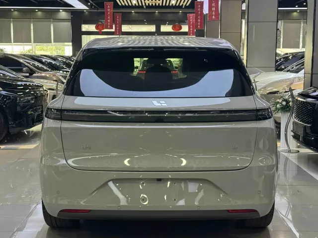 Li Auto L6 — Фото автомобиля 11
