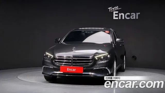 Mercedes-Benz E-Class — Фото автомобиля 3