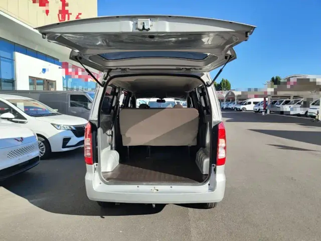 Wuling Hongguang V — Фото автомобиля 18