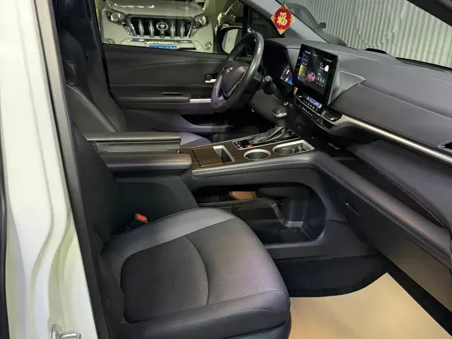 Toyota Granvia — Фото автомобиля 17