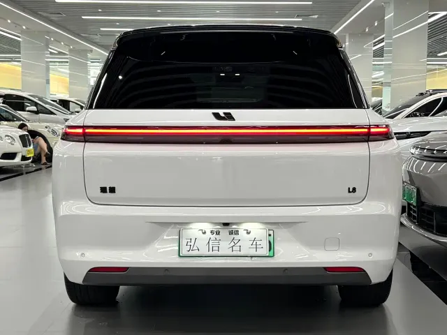 Li Auto L8 — Фото автомобиля 12