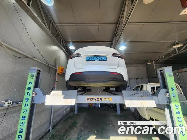 Tesla Model Y — Фото автомобиля 2