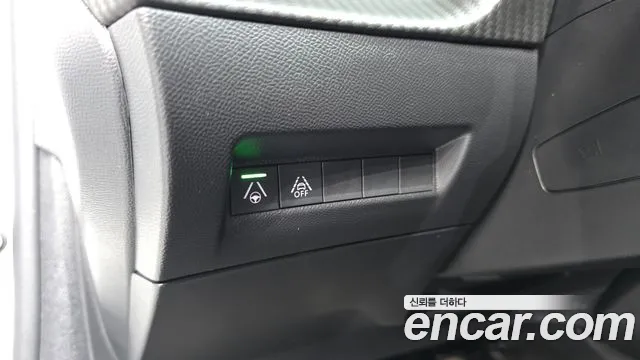 Peugeot 208 — Фото автомобиля 18