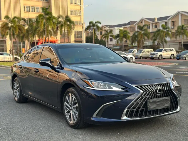 Lexus ES — Фото автомобиля 3