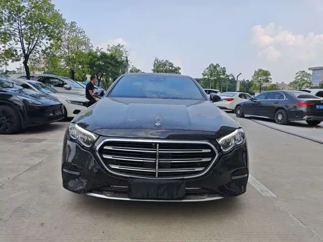 Mercedes-Benz E-Class — Фото автомобиля 2