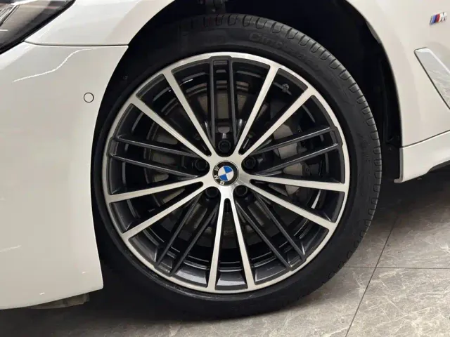 BMW 5 Series — Фото автомобиля 18