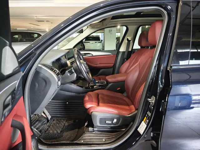 BMW iX3 — Фото автомобиля 4