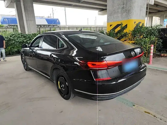 Volkswagen Passat — Фото автомобиля 4