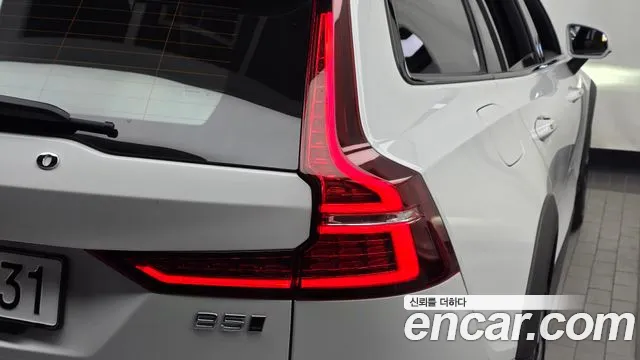 Volvo V60 Cross Country 2nd Gen — Фото автомобиля 8
