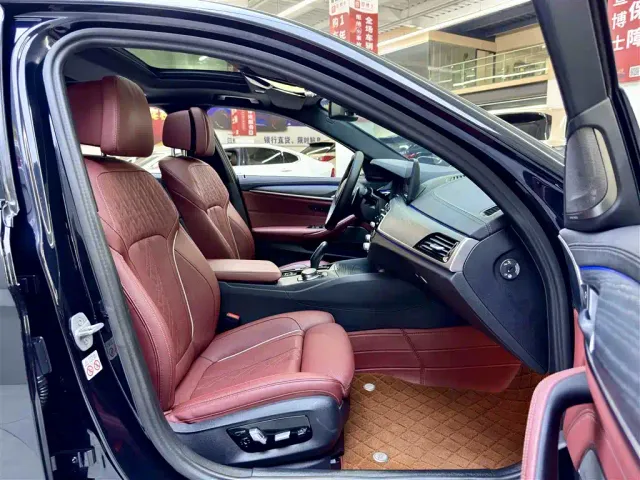 BMW 5 Series — Фото автомобиля 5
