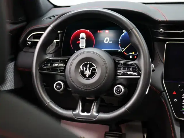 Maserati Grecale — Фото автомобиля 12