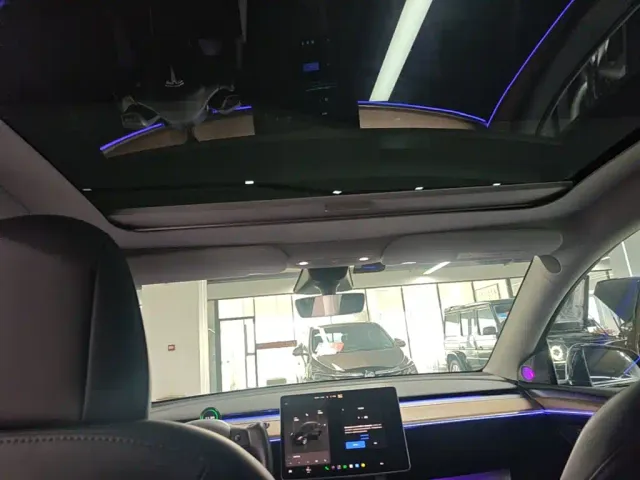 Tesla Model Y — Фото автомобиля 17