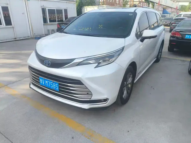 Фотография автомобиля — Toyota Sienna